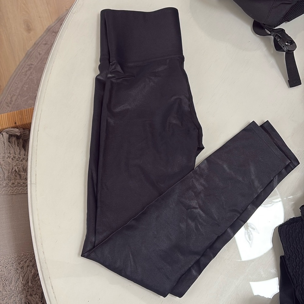 Carbon 38 high shine high ride leggings size medium